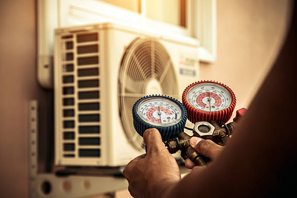 Professional Hvac technician working in Clifton, IL